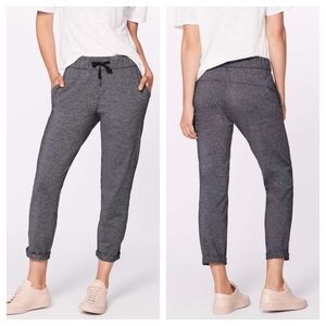 LULULEMON On The Fly Pants In Heathered Black 28" Inseam Size 4